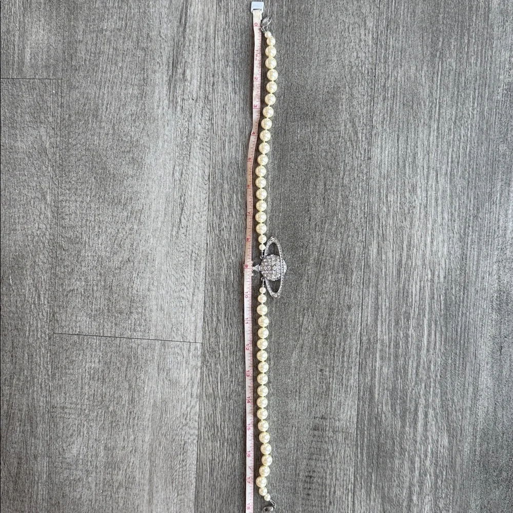 Vivienne Westwood Cream Pearl and Silver Necklace - Picture 6 of 8